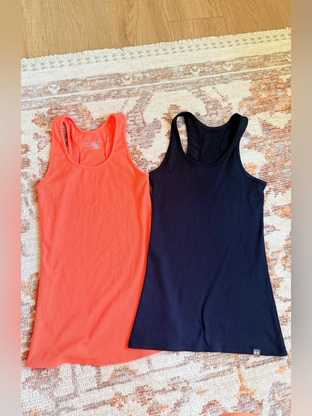 Bundle of 8 Under Armour Heatgear Workout Tanks - Picture 4 of 4